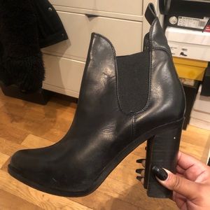 Rag & Bone Heeled Chelsea Boots. NEVER WORN.